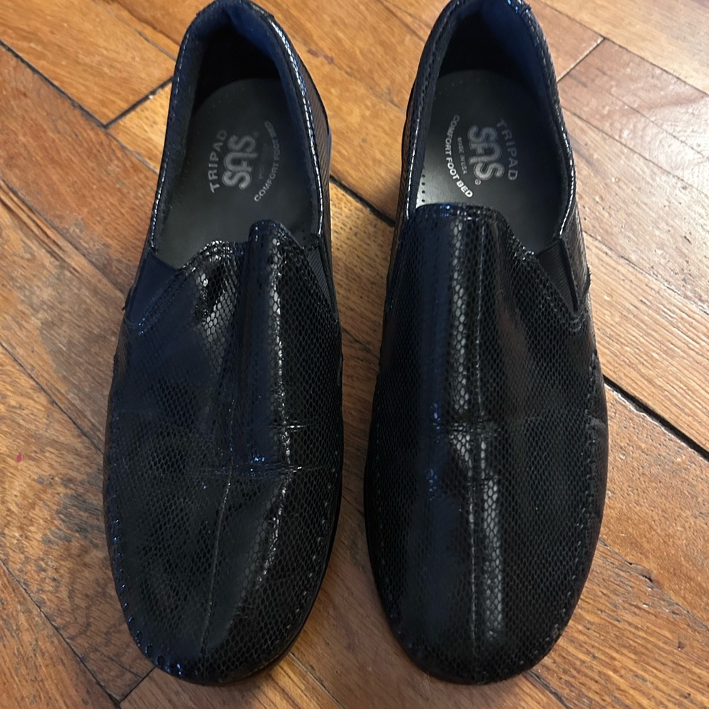 SAS Women’s Textured Black Loafers